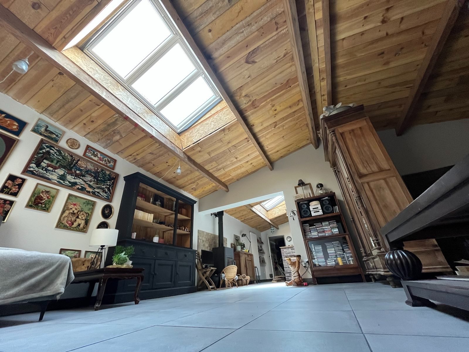 Les fenêtres de toit VELUX : optimisez la lumière naturelle dans votre maison