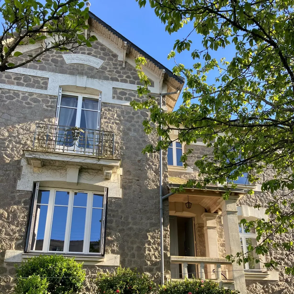 fenêtres bois sur une maison de caractère près de Nantes